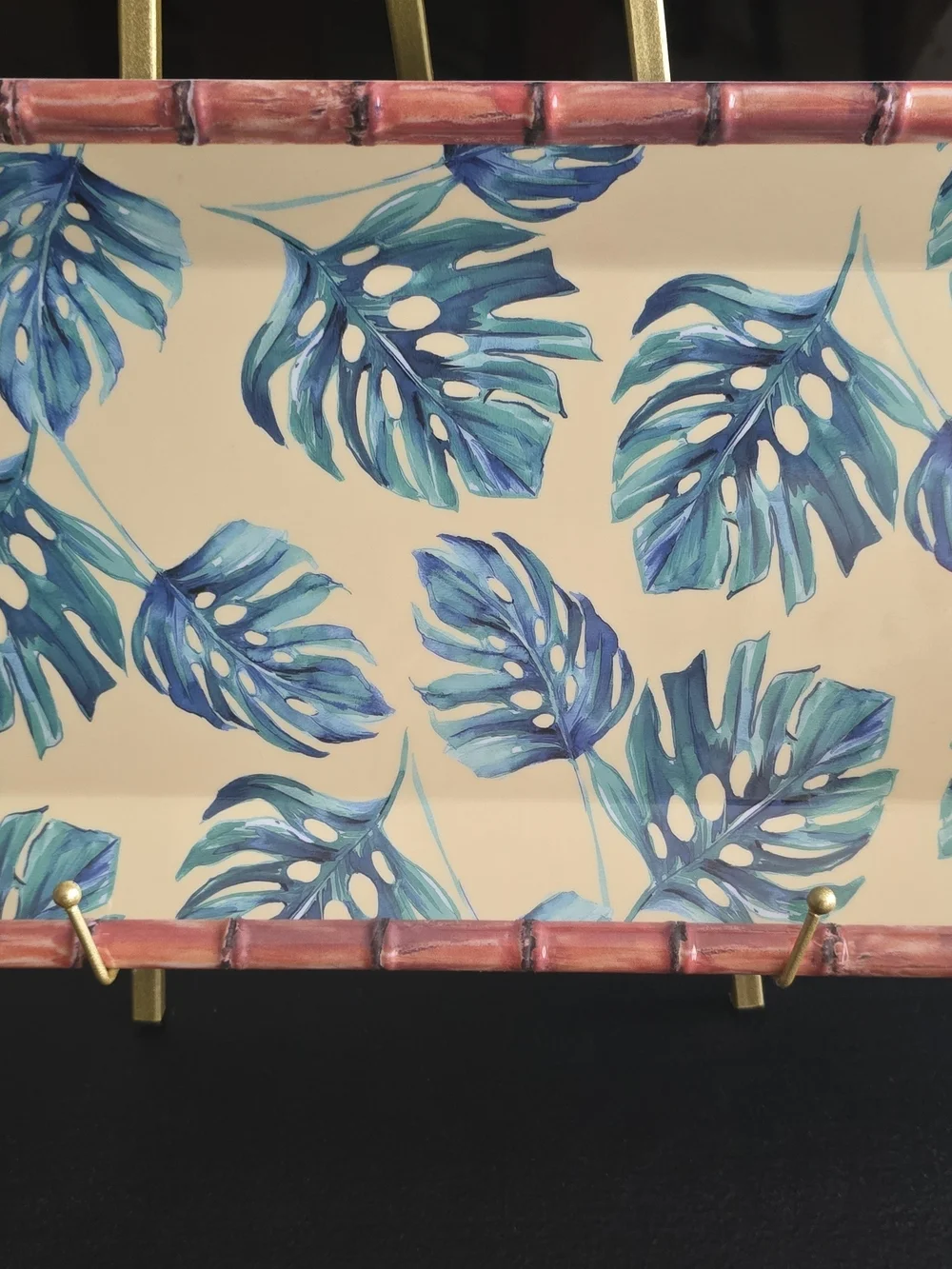 Set Of 2 Melamine Tray With Tropical Leaf Accents.